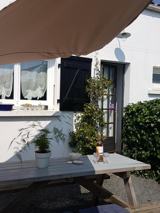 Gite Les Petits Poissons Verts Et Massages La Jarrie Exterior foto